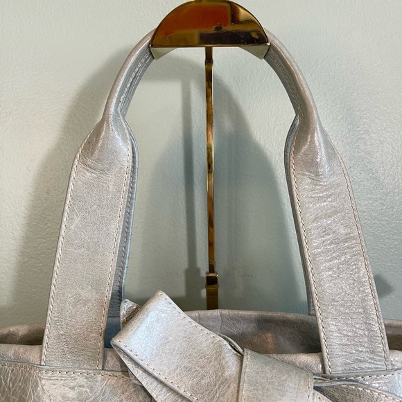 Roberta Gandolfi Women's Gray Genuine Leather Big Ribbon Tote Carryall Handbag - Picture 4 of 13